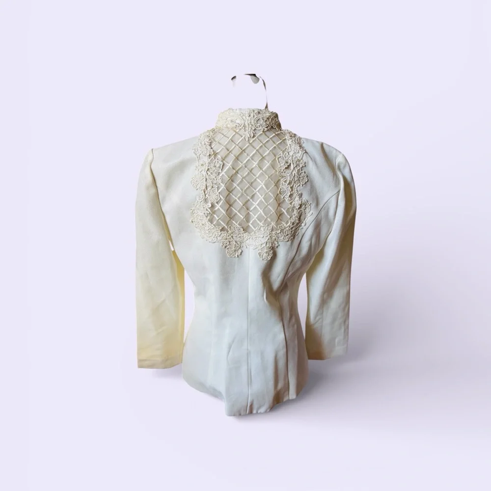Vintage Cachet Sz 12 Warm White Blazer with Lace Detail, Lattice Back - Picture 2 of 14